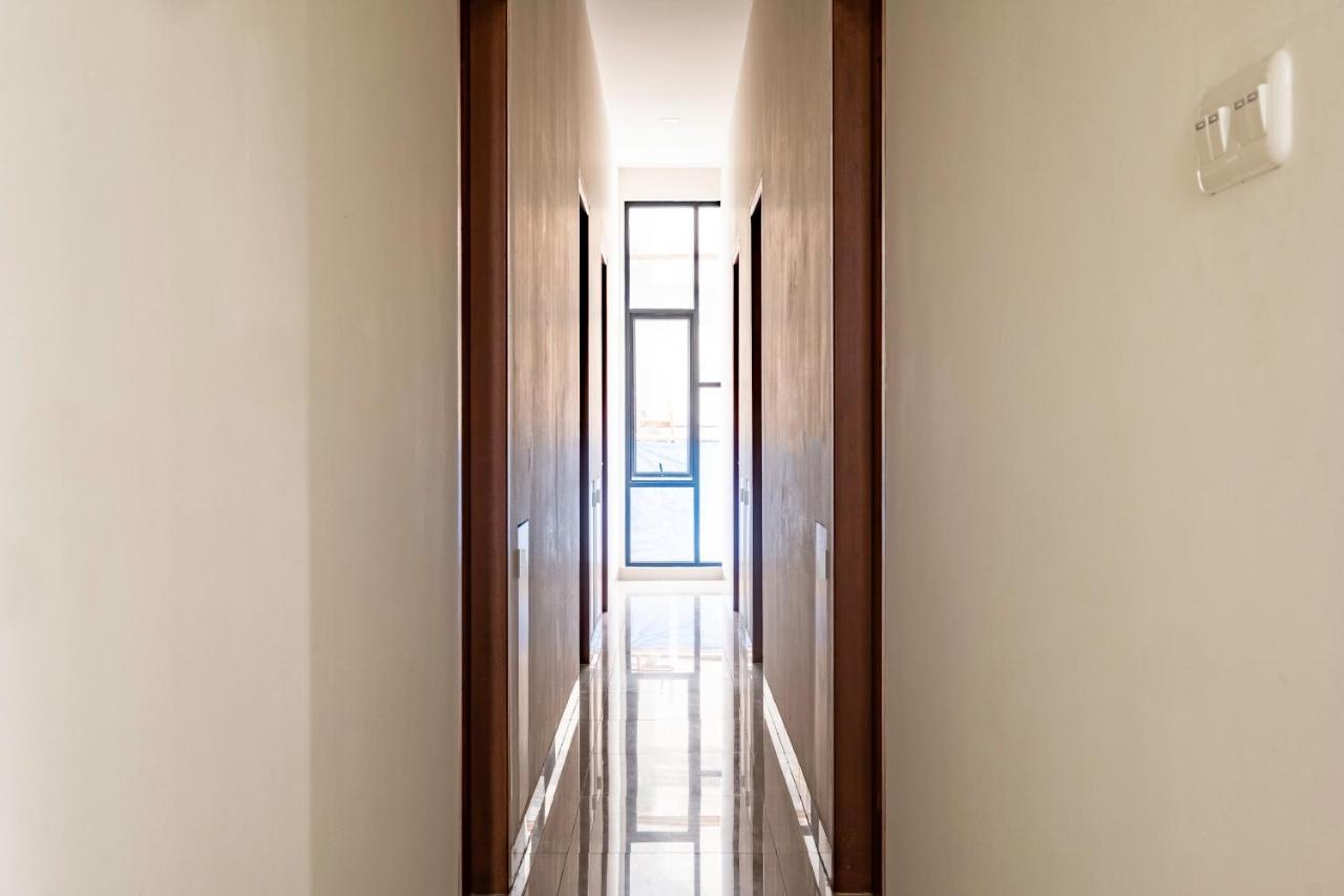 Oyo Life 2673 Rosewood Residence Karawang Kültér fotó